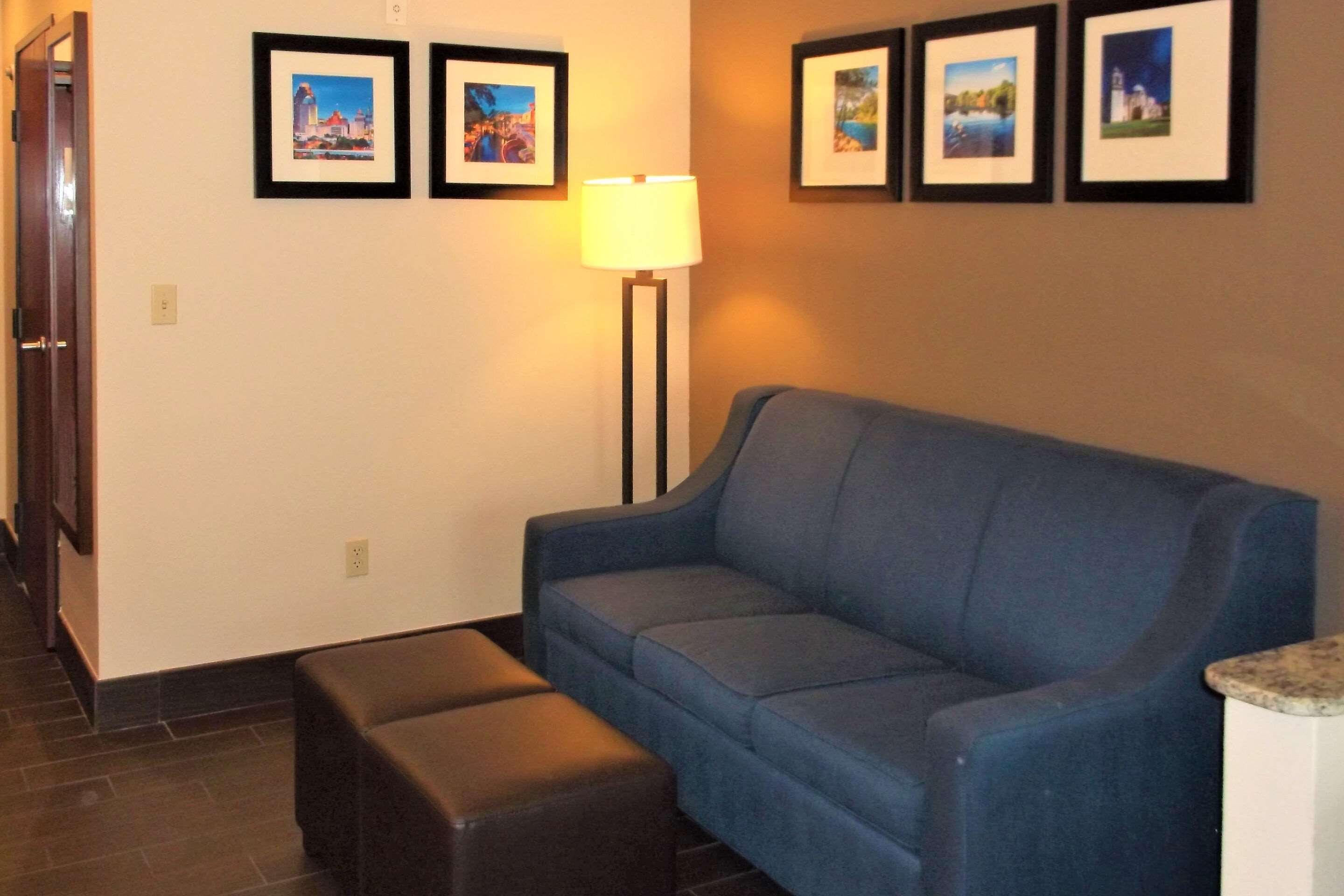 Comfort Inn & Suites Seguin Exterior photo