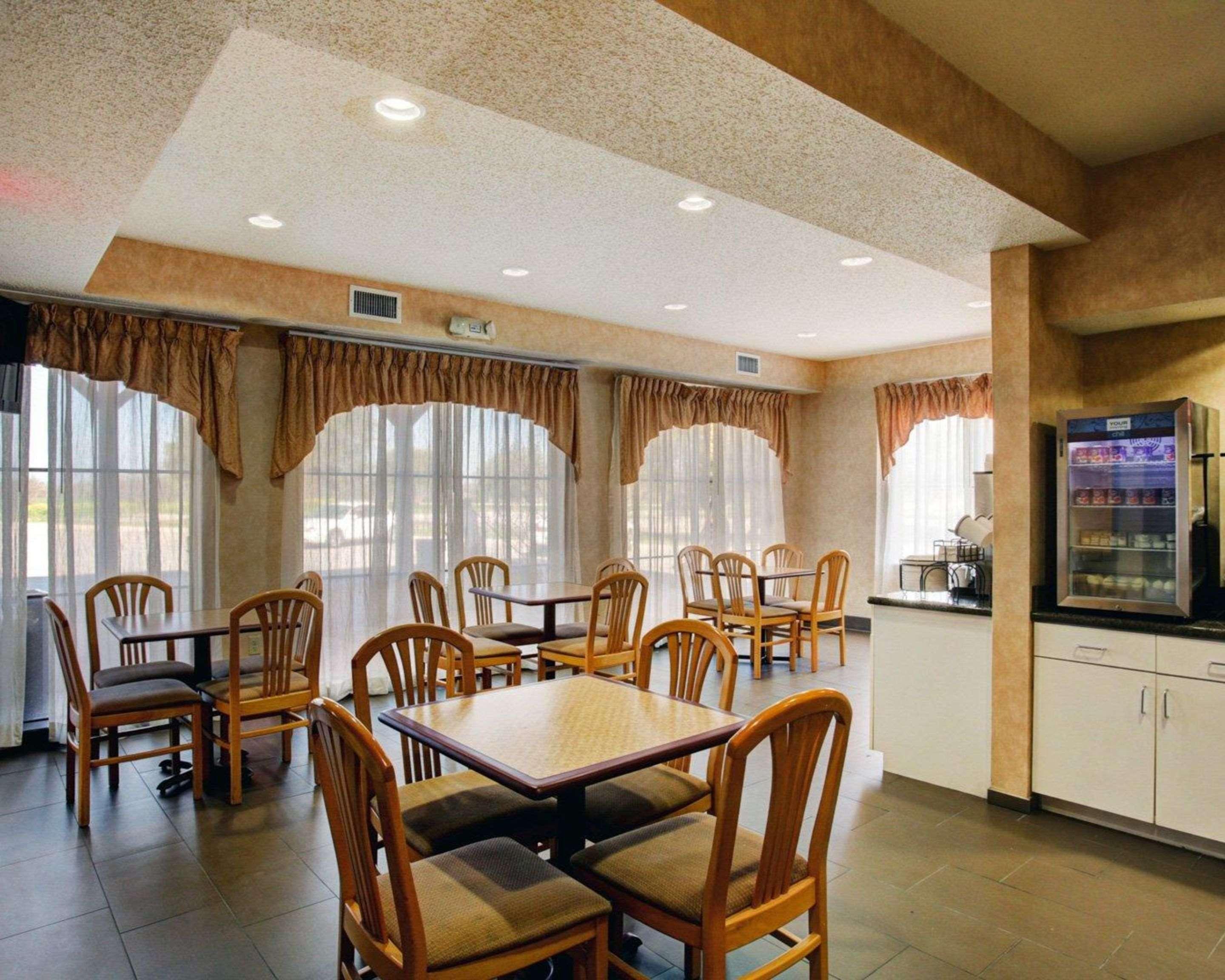 Comfort Inn & Suites Seguin Exterior photo
