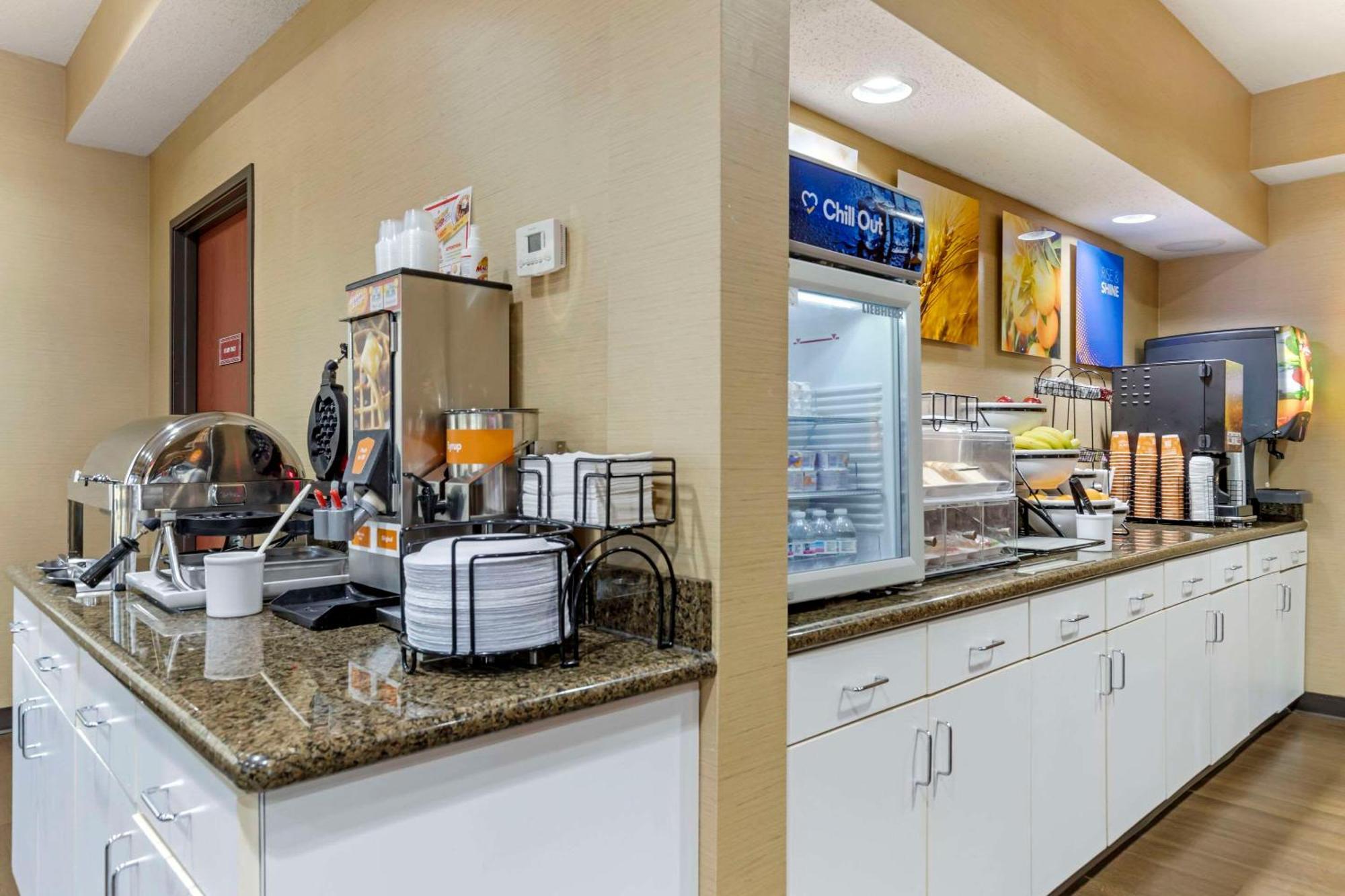 Comfort Inn & Suites Seguin Exterior photo
