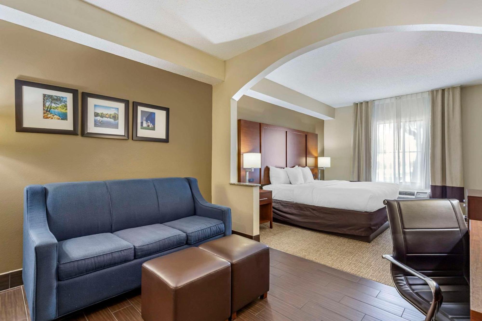 Comfort Inn & Suites Seguin Exterior photo
