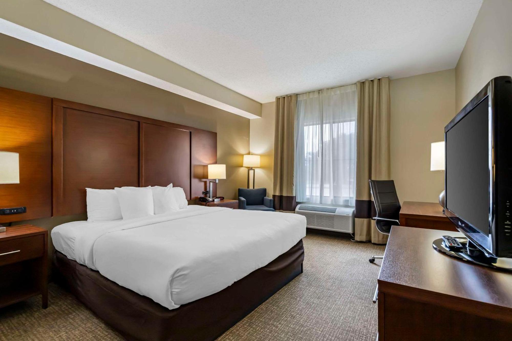 Comfort Inn & Suites Seguin Exterior photo