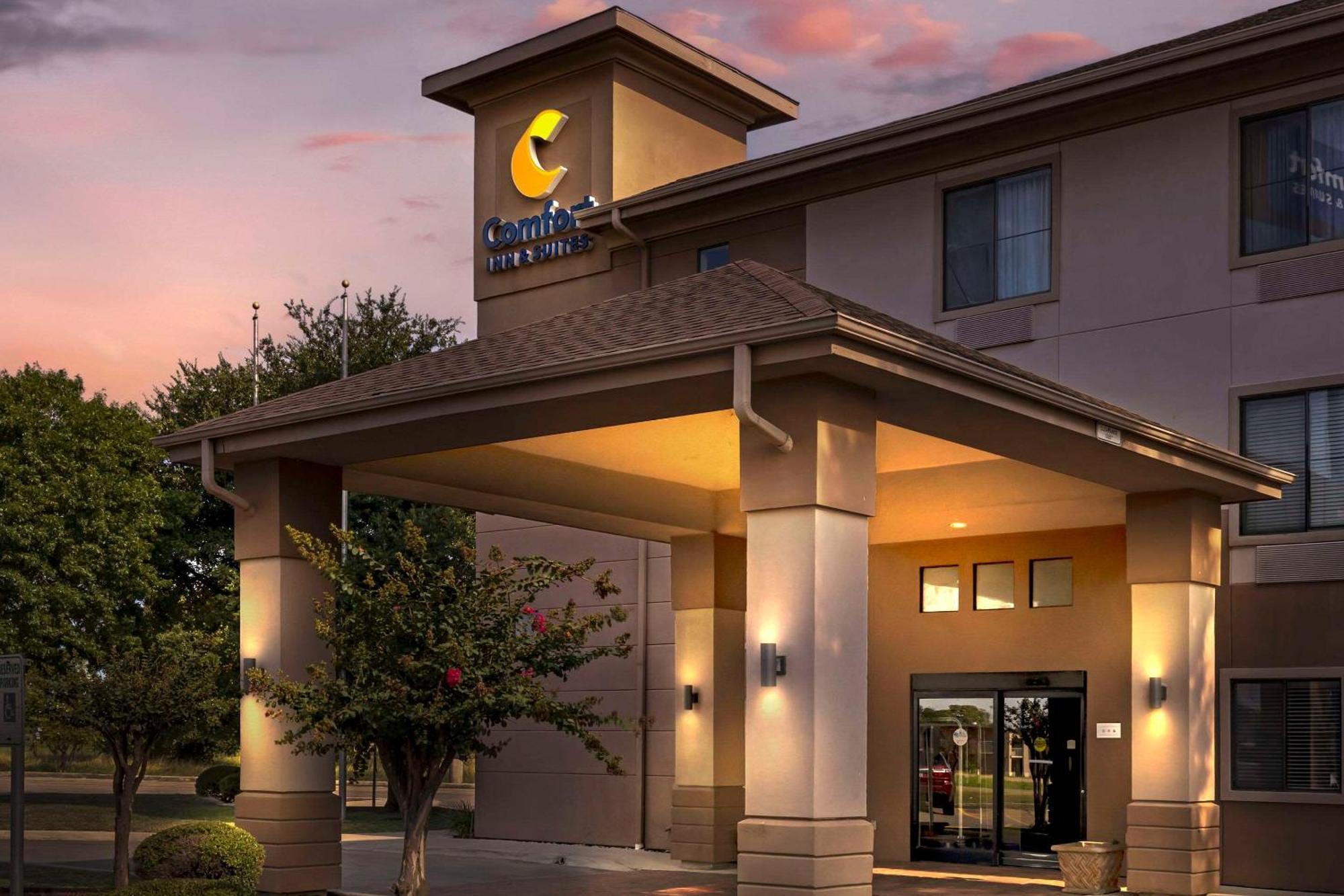 Comfort Inn & Suites Seguin Exterior photo