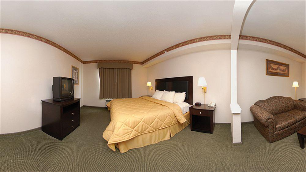 Comfort Inn & Suites Seguin Exterior photo